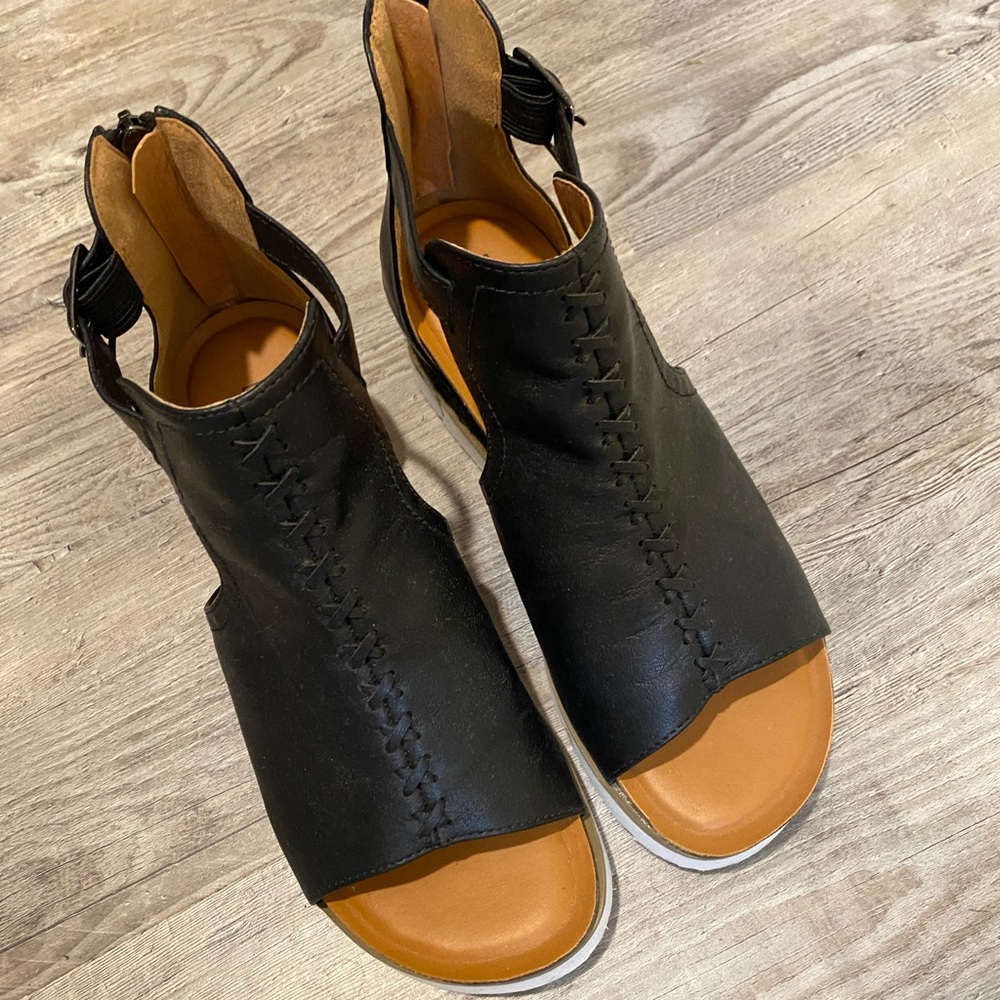 Boutique by Corky’s brand black wedge sandal man made material size 8